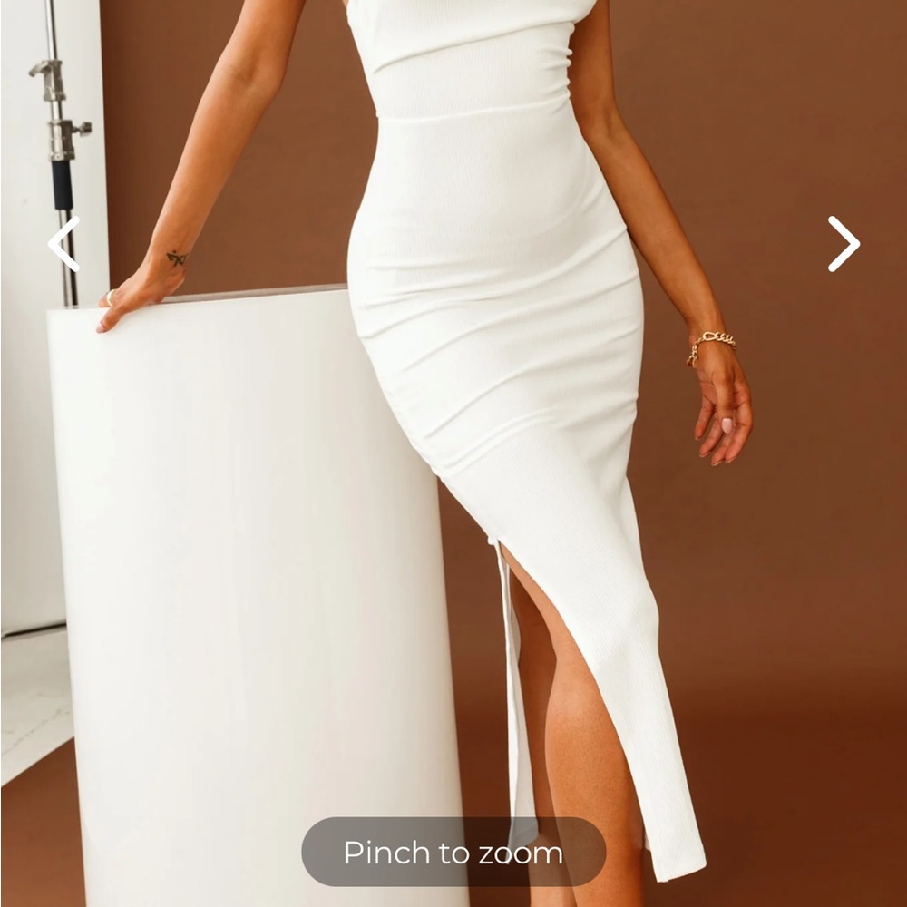 Elegant White Sleeveless Dress
